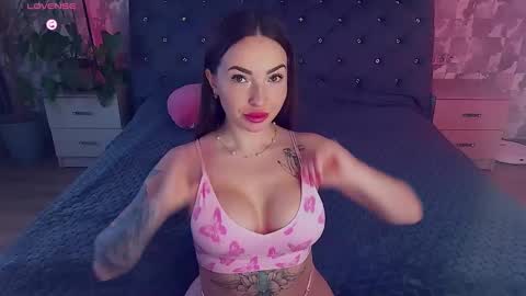 Snapshot of yourfantasywild chatting on 02/01/25, 06:21 Sue online show from 02/01/25, 06:21