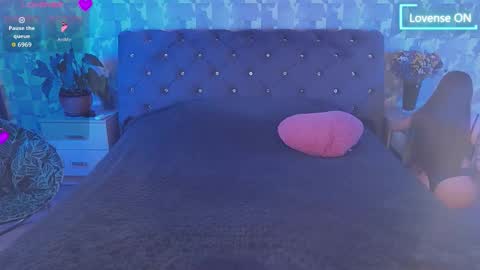 Snapshot of yourfantasywild chatting on 10/01/25, 06:52 Sue online show from 10/01/25, 06:52