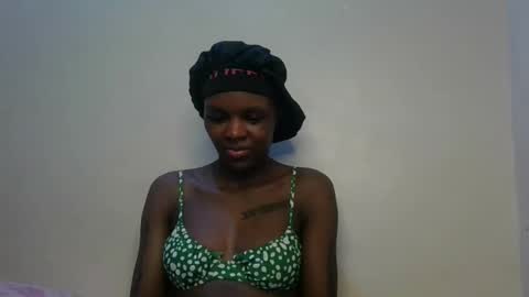 Snapshot of yourfavnigtnurse chatting on 09/18/25, 02:41 Flower online show from 09/18/25, 02:41