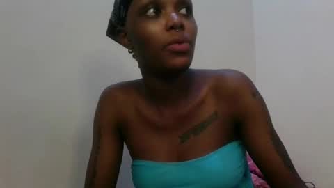 Snapshot of yourfavnigtnurse chatting on 10/08/25, 06:05 Flower online show from 10/08/25, 06:05