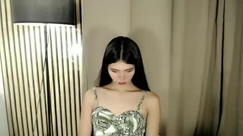 Vivian online show from 12/15/25, 07:18