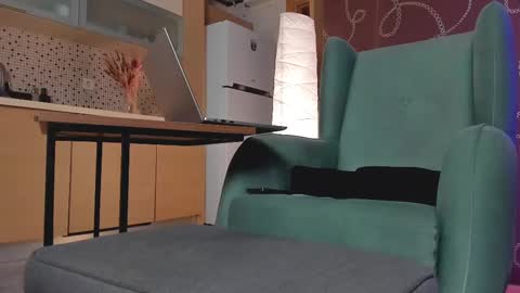 Snapshot of yourfreebird chatting on 02/09/25, 12:41 Maria online show from 02/09/25, 12:41