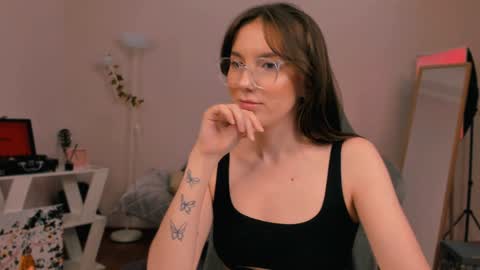 Snapshot of yourfrenchteacher chatting on 02/02/25, 12:09 Chloe online show from 02/02/25, 12:09