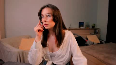 Snapshot of yourfrenchteacher chatting on 02/07/25, 04:37 Chloe online show from 02/07/25, 04:37