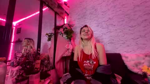 Scarlet Bunny online show from 01/08/26, 08:00