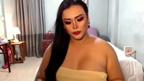 Snapshot of yourhighnesscassy chatting on 12/19/24, 01:28 Cassy online show from 12/19/24, 01:28