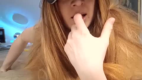 HollyHorne online show from 10/06/25, 10:40