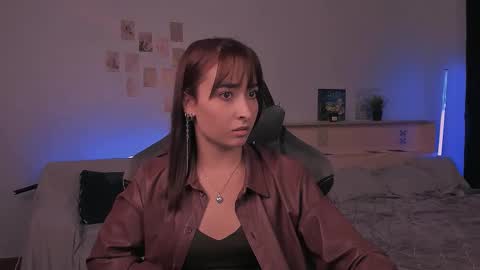 Snapshot of yourjullymoon chatting on 10/16/25, 07:26 Jully online show from 10/16/25, 07:26