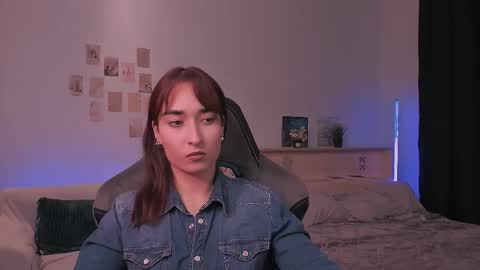 Snapshot of yourjullymoon chatting on 10/18/25, 06:30 Jully online show from 10/18/25, 06:30