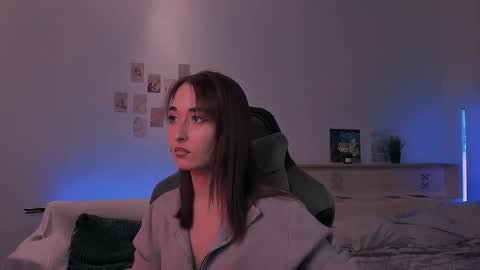 Snapshot of yourjullymoon chatting on 11/03/25, 07:26 Jully online show from 11/03/25, 07:26