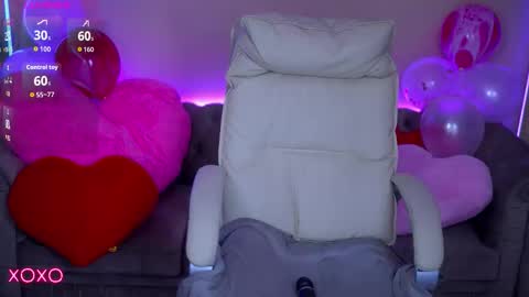 L O L A online show from 02/08/26, 07:12