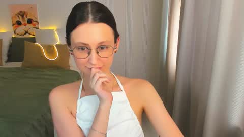 Snapshot of yourlovelystoryy chatting on 07/08/26, 12:20 Vetta online show from 07/08/26, 12:20