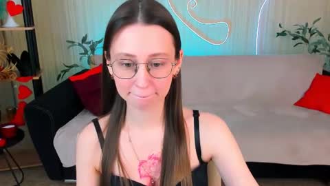 Snapshot of yourlovelystoryy chatting on 07/17/26, 12:34 Vetta online show from 07/17/26, 12:34
