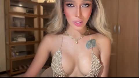 Pearl online show from 11/21/25, 06:34