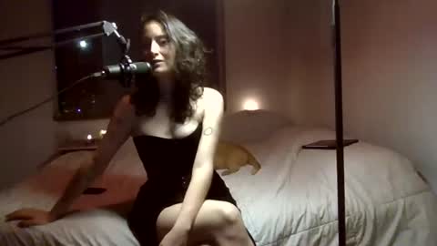 Snapshot of yourmistresslucia chatting on 08/04/26, 11:40 yourmistresslucia online show from 08/04/26, 11:40