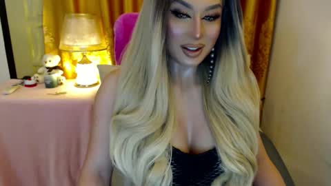 Adriana Maxwell online show from 06/10/26, 06:51