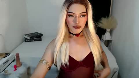 TIFFANY SUCKING QUEEN online show from 04/25/26, 01:52