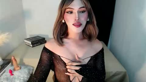 Snapshot of yournaughtykendal chatting on 05/09/26, 11:43 TIFFANY SUCKING QUEEN online show from 05/09/26, 11:43