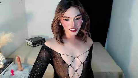 Snapshot of yournaughtykendal chatting on 05/11/26, 02:12 TIFFANY SUCKING QUEEN online show from 05/11/26, 02:12