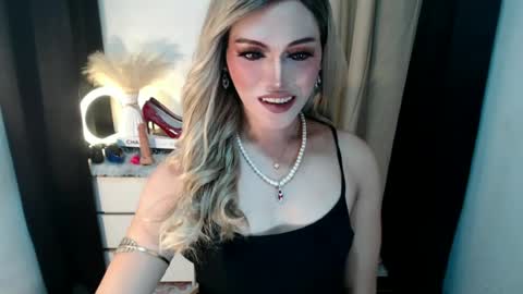 Snapshot of yournaughtykendal chatting on 06/24/26, 07:13 TIFFANY SUCKING QUEEN online show from 06/24/26, 07:13