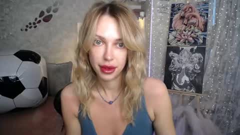 Snapshot of yournickyadamidi chatting on 06/17/26, 04:30 Nicky online show from 06/17/26, 04:30