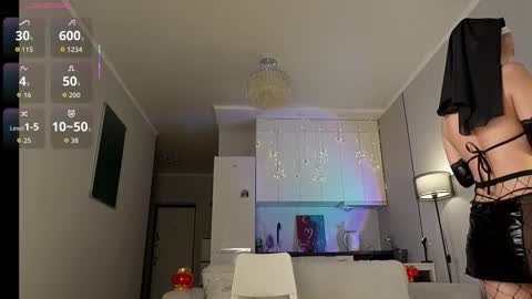 Snapshot of yoursecretloveee chatting on 02/08/26, 01:25 Luminous Luna online show from 02/08/26, 01:25