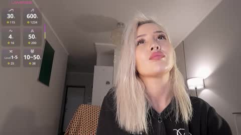 Snapshot of yoursecretloveee chatting on 02/12/26, 12:33 Luminous Luna online show from 02/12/26, 12:33