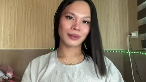 Snapshot of yourseductive_jem chatting on 06/13/26, 06:33 yourseductive_jem online show from 06/13/26, 06:33