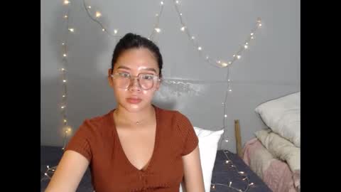 yoursexy_reb online show from 12/17/25, 04:02