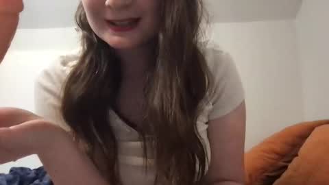 YoursTrulyBella online show from 04/18/26, 02:48