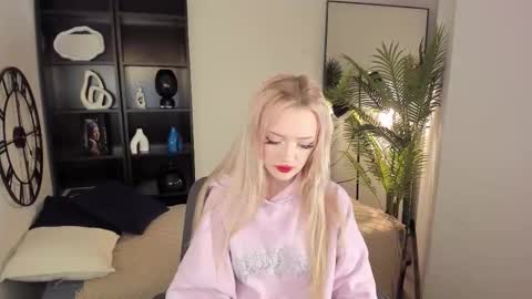 Snapshot of yourwhitefairy chatting on 10/12/25, 10:09 Emily online show from 10/12/25, 10:09