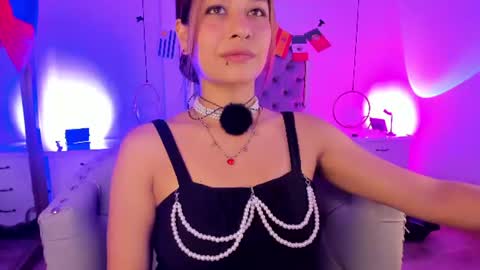 Snapshot of yourwishisme_val chatting on 06/25/26, 07:51 Val online show from 06/25/26, 07:51