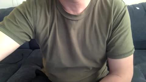 Snapshot of yque2 chatting on 02/19/26, 01:01 yque online show from 02/19/26, 01:01