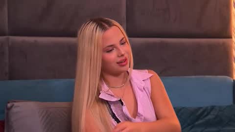 Foxie online show from 10/13/25, 03:39