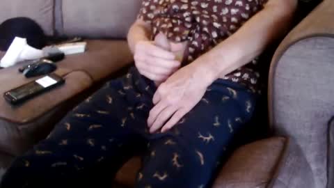 ytsim58 online show from 02/18/26, 04:03