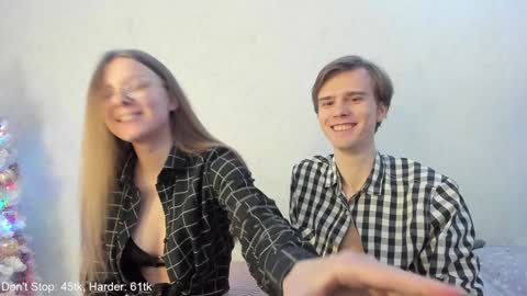 Snapshot of yueslang chatting on 12/29/24, 08:04 Yue Lang and Samm online show from 12/29/24, 08:04