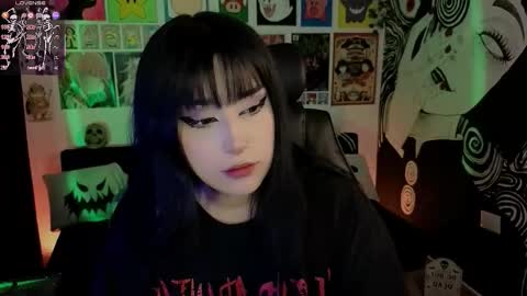    rawr   Anne Independent model      online show from 10/27/25, 11:20