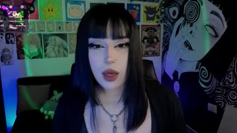    rawr   Anne Independent model      online show from 11/14/25, 10:18