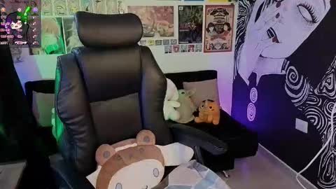    rawr   Anne Independent model      online show from 11/21/25, 06:06