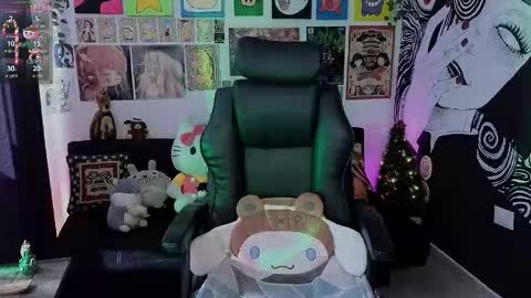    rawr   Anne Independent model      online show from 12/14/25, 06:23