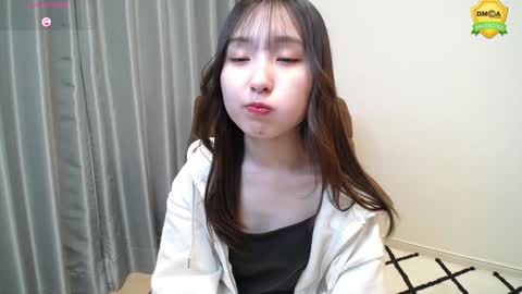 yui_x online show from 01/12/25, 11:50