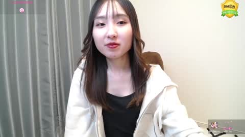 yui_x online show from 01/13/25, 10:25