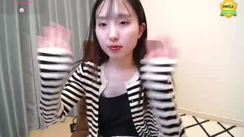 yui_x online show from 03/06/25, 11:25