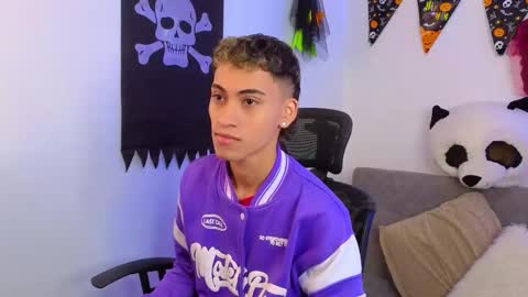 yulian_vasquez online show from 10/25/25, 12:23