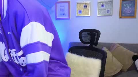 yulian_vasquez online show from 11/22/25, 12:04