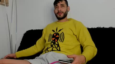 Snapshot of yulianpereira25 chatting on 12/22/24, 11:00 yulian 2811 online show from 12/22/24, 11:00