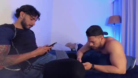 Snapshot of yulianpereira25 chatting on 10/10/25, 01:15 yulian 2811 online show from 10/10/25, 01:15