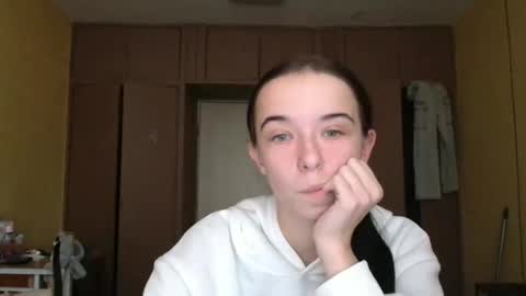 Yuliia online show from 10/21/25, 06:58