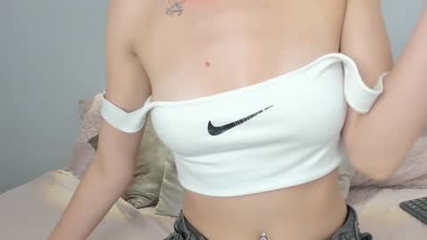 Snapshot of yulievans chatting on 12/24/24, 10:06 yulievans online show from 12/24/24, 10:06