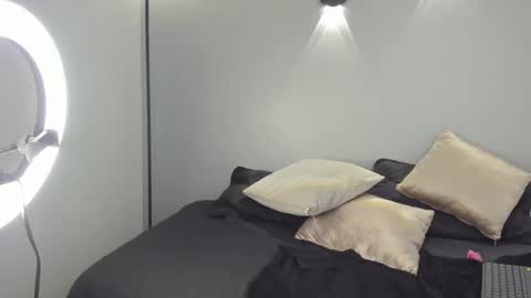 Snapshot of yulievans chatting on 01/12/25, 01:21 yulievans online show from 01/12/25, 01:21